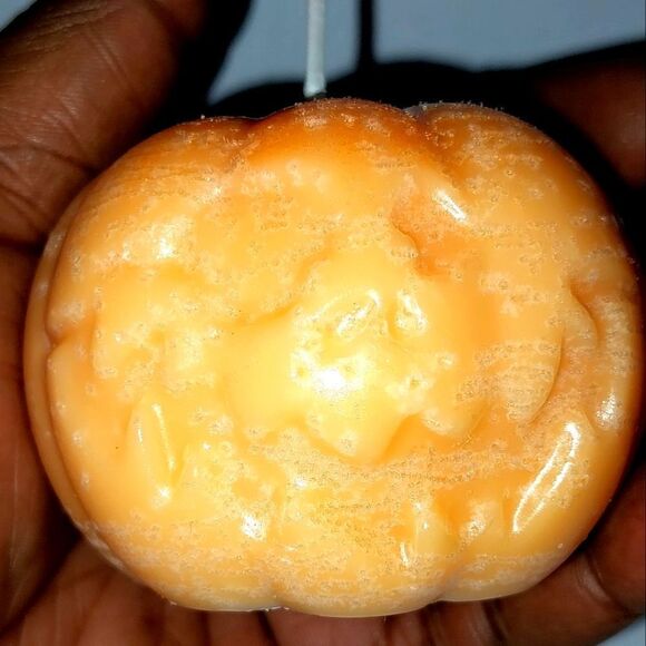 Hand crafted Pumpkin candle - Picture 1 of 4